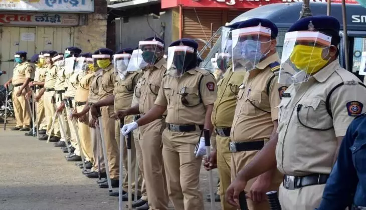 भयावह ! महाराष्ट्र में 18,890 पुलिसकर्मी कोरोना पॉजिटिव, इतने की गई जानें