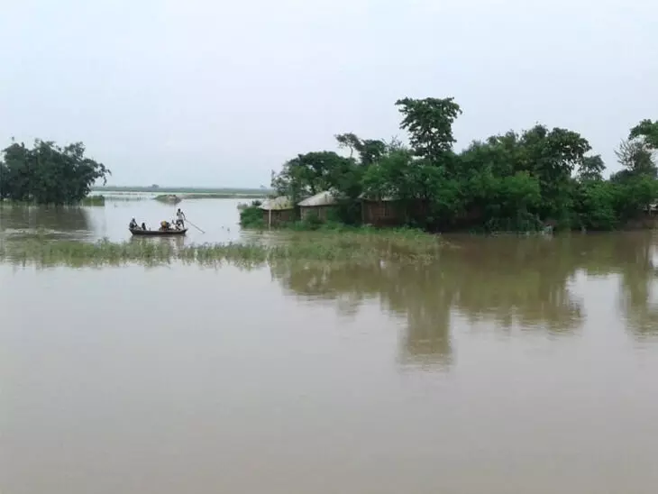 असम और बिहार में बाढ़ से तबाही